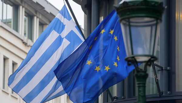 Banderas de Grecia y la UE - Sputnik Mundo