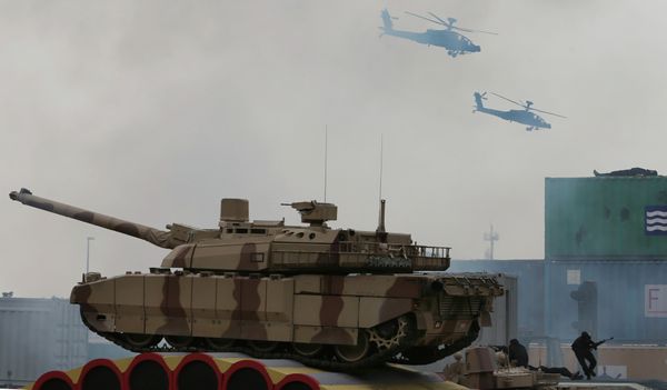 Salón IDEX 2015, grandioso espectáculo militar en Abu Dabi - Sputnik Mundo