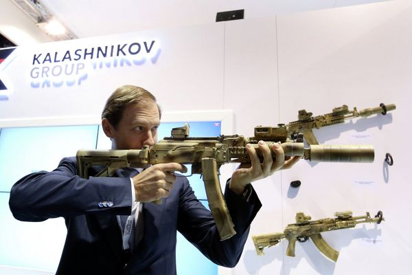 Salón IDEX 2015, grandioso espectáculo militar en Abu Dabi - Sputnik Mundo