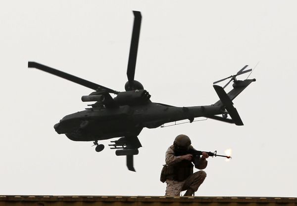 Salón IDEX 2015, grandioso espectáculo militar en Abu Dabi - Sputnik Mundo