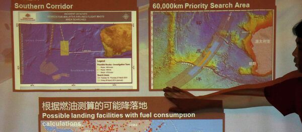 Missing Malaysia Airlines flight MH370 outline their demands to the airline at a news conference in Kuala Lumpur February 20, 2015 - Sputnik Mundo