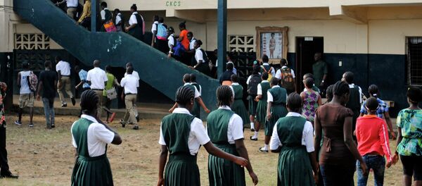Liberian children flocked back to school as classrooms opened for the first time after a six-month hiatus designed to stem the spread of the worst Ebola Liberian children flocked back to school as classrooms opened for the first time after a six-month hiatus designed to stem the spread of the worst Ebola - Sputnik Mundo