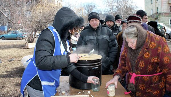 Distribución de comida en Debaltsevo - Sputnik Mundo