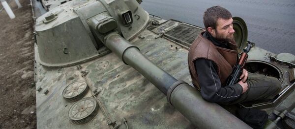 Las milicias de Donetsk anuncian la retirada de los últimos convoyes de sus armas pesadas - Sputnik Mundo