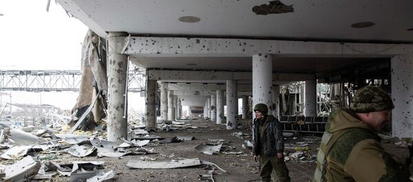 Milicias en el aeropuerto de Donetsk - Sputnik Mundo