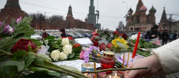 Flores en el lugar del asesinato de Borís Nemtsov (archivo) - Sputnik Mundo