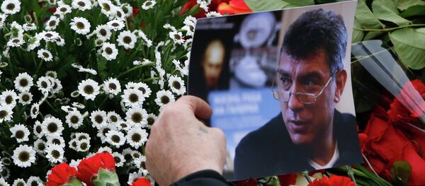 Flores en el lugar del asesinato de Borís Nemtsov Flores en el lugar del asesinato de Borís Nemtsov - Sputnik Mundo