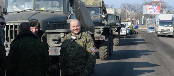 Las milicias de Donbás afirman haber terminado la retirada de armas pesadas - Sputnik Mundo