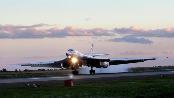 Bombardero estratégico Tu-160 - Sputnik Mundo