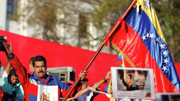 Venezuela's President Nicolas Maduro (C) speaks during a rally to commemorate the 26th anniversary of the social uprising known as 'Caracazo' - Sputnik Mundo