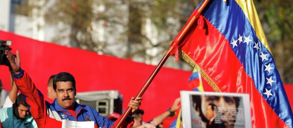 Venezuela's President Nicolas Maduro (C) speaks during a rally to commemorate the 26th anniversary of the social uprising known as 'Caracazo' - Sputnik Mundo