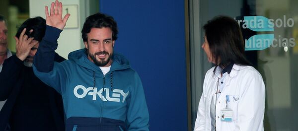 El piloto Fernando Alonso se despertó de su accidente hablando italiano - Sputnik Mundo