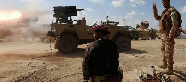 Iraqi security forces and Shi'ite fighters clash with Islamic State militants in Salahuddin province - Sputnik Mundo
