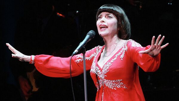 Mireille Mathieu - Sputnik Mundo