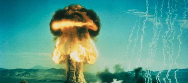 Mushroom cloud from an American atomic bomb test on January 17, 1962. The test was designated Upshot Knothold Grable shot No. 10. - Sputnik Mundo
