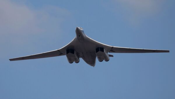 Bombardero estratégico ruso Tu-160 - Sputnik Mundo