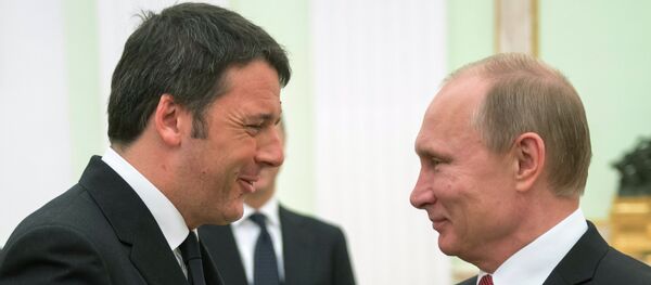 Matteo Renzi, primer ministro italiano y presidente de Rusia, Vladímir Putin (archivo) - Sputnik Mundo