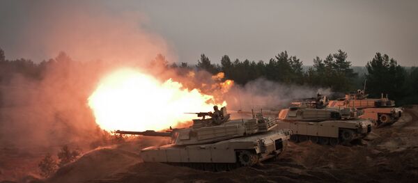 M1A2 Abrams Tanks at the Adazi Training Area, Latvia, on November 6, 2014 - Sputnik Mundo