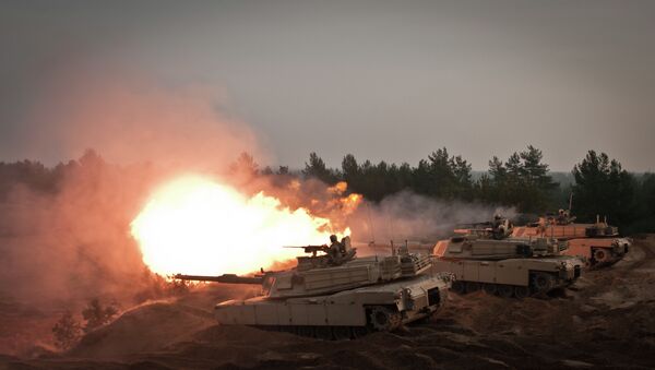 M1A2 Abrams Tanks at the Adazi Training Area, Latvia, on November 6, 2014 - Sputnik Mundo