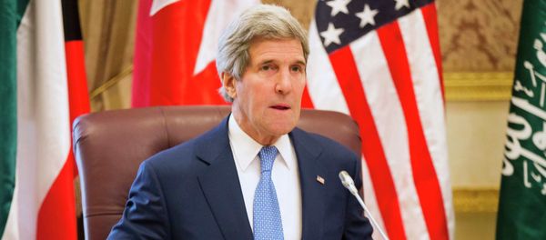 U.S. Secretary of State John Kerry at Riyadh Air Base March 5, 2015 U.S. Secretary of State John Kerry at Riyadh Air Base March 5, 2015 - Sputnik Mundo