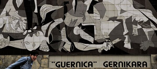 'Guernica', cuadro de Pablo Picasso, pintada en un muro - Sputnik Mundo