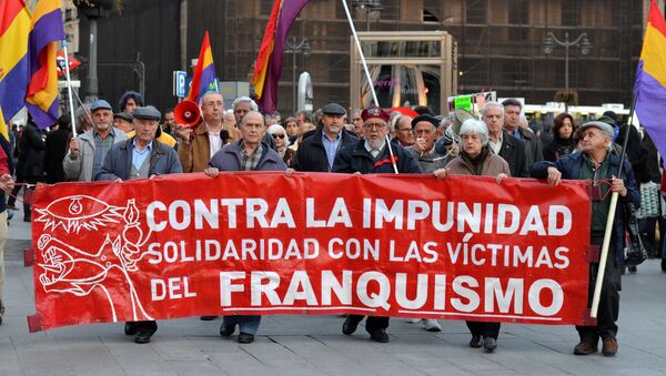 Concentración semanal en Sol contra la impunidad del franquismo - Sputnik Mundo