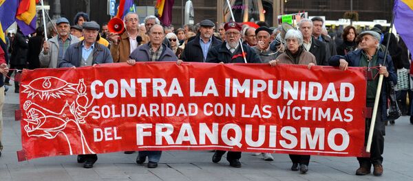 Concentración semanal en Sol contra la impunidad del franquismo - Sputnik Mundo