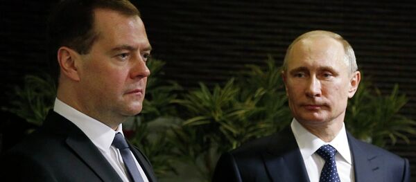 Primer ministro de Rusia, Dmitri Medvédev y presidente de Rusia, Vladímir Putin - Sputnik Mundo