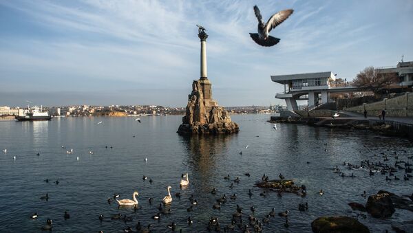 Vista del monumento dedicado a los barcos hundidos, Sebastopol - Sputnik Mundo