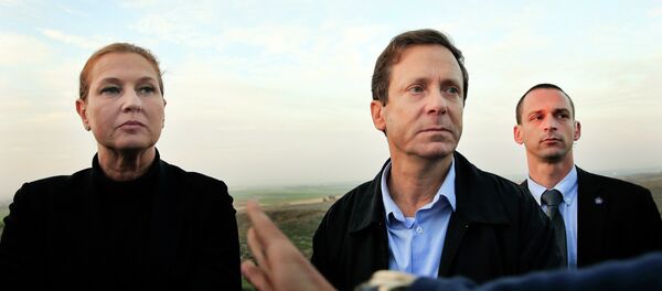 Líder de Hatnuah, Tzipi Livni y líder del Partido Laborista, Isaac Herzog Líder de Hatnuah, Tzipi Livni y líder del Partido Laborista, Isaac Herzog - Sputnik Mundo
