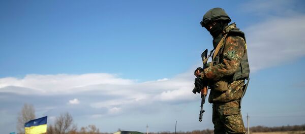 A convoy of Ukrainian armed forces pull back from the Debaltseve region, in Blagodatne - Sputnik Mundo