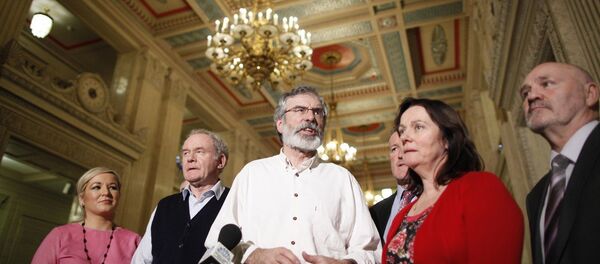 Sinn Fein President Gerry Adams and party members Michelle O'Neill, Martin McGuinness, Conor Murphy, Jennifer McCann and Alex Maskey - Sputnik Mundo