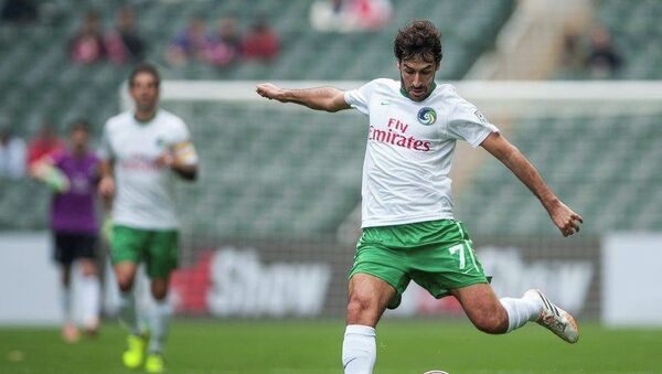 Raúl taking a shot at goal at the Lunar New Year Cup at Hong Kong Stadium v. South China FC - Sputnik Mundo