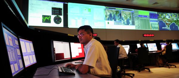 Scientists from the Indian Space Research Organisation (ISRO) work in the Indian Regional Navigational Satellite System (IRNSS) control room at the Indian Deep Space Network (IDSN) Scientists from the Indian Space Research Organisation (ISRO) work in the Indian Regional Navigational Satellite System (IRNSS) control room at the Indian Deep Space Network (IDSN) - Sputnik Mundo