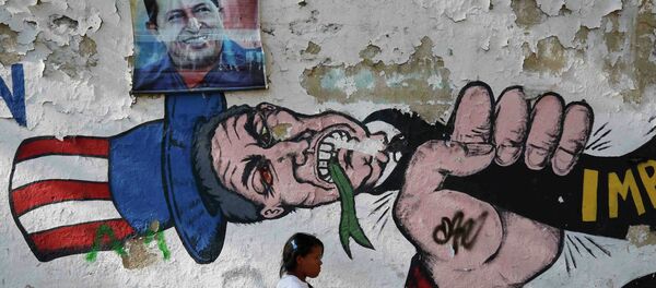 Un graffiti antiamericano en Caracas - Sputnik Mundo