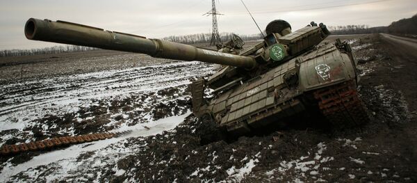 Танк ополченцев Донецкой народной республики (ДНР), подорвавшийся на минном поле при освобождении Углегорска Танк ополченцев Донецкой народной республики (ДНР), подорвавшийся на минном поле при освобождении Углегорска - Sputnik Mundo
