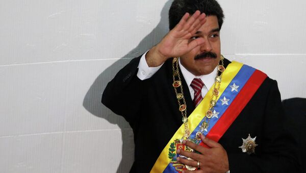 Venezuela's President Nicolas Maduro greets supporters at the national assembly in Caracas March 10, 2015. - Sputnik Mundo