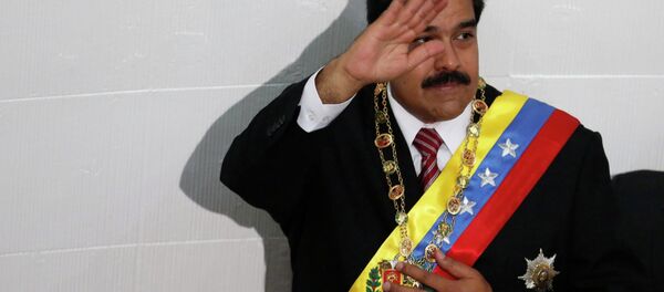 Venezuela's President Nicolas Maduro greets supporters at the national assembly in Caracas March 10, 2015. - Sputnik Mundo