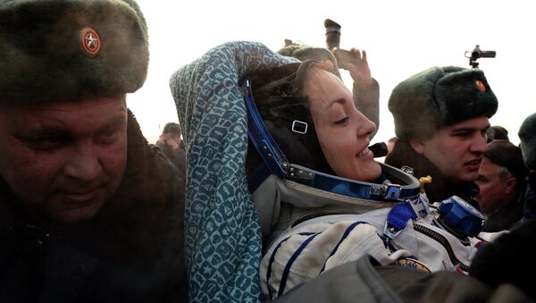 Russian cosmonaut Elena Serova after the landing of the Soyuz TMA-14M capsule, southeast of the town of Zhezkazgan in central Kazakhstan March 12, 2015 - Sputnik Mundo