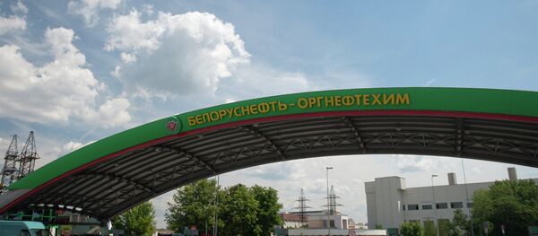 Автомашины на заправке Белоруснефть - Оргнефтехим. - Sputnik Mundo