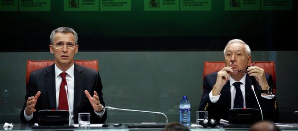 Secretario general de la OTAN, Jens Stoltenberg y ministro de Asuntos Exteriores de España, José Manuel García Margallo - Sputnik Mundo