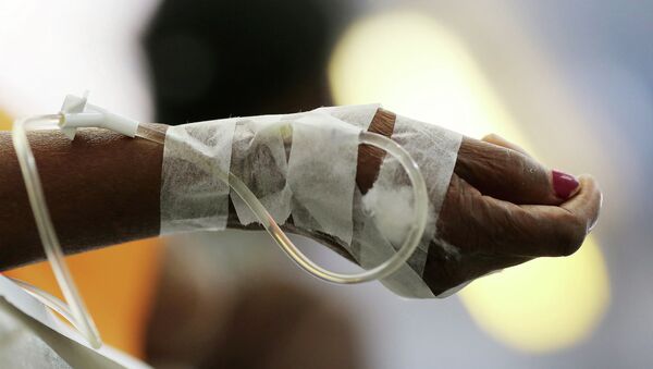 A patient is administered drips as she awaits the results of her dengue examination, in a medical tent in Rio Claro March 5, 2015. - Sputnik Mundo