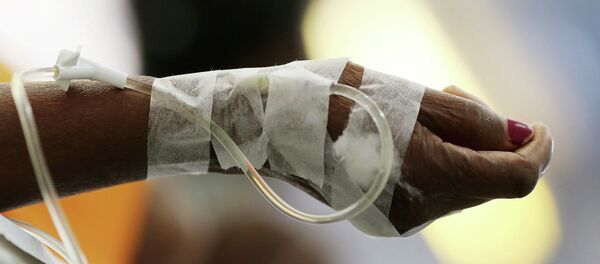 Un paciente espera los resultados de su examen del dengue Un paciente espera los resultados de su examen del dengue - Sputnik Mundo