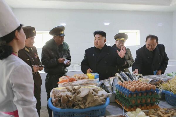 Kim Jong-un inspecciona unidades del Ejército de Corea del Norte - Sputnik Mundo