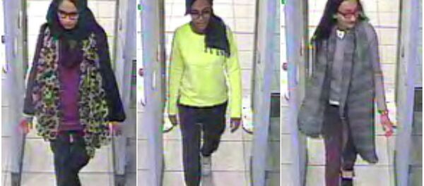 Tres colegialas británicas que viajaron a través de Turquía a Siria para unirse al grupo terrorista Estado Islámico - Sputnik Mundo