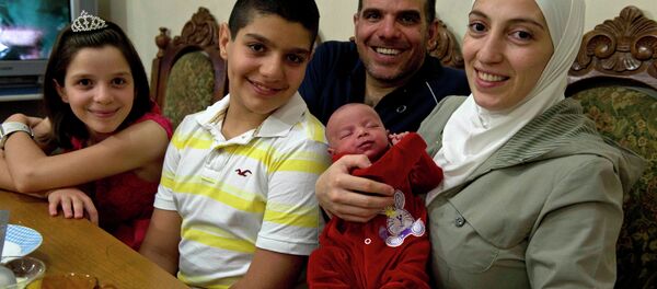 Talal Altinawi con su familia a San Paolo - Sputnik Mundo