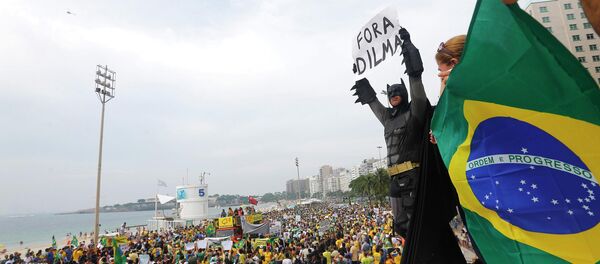 Cientos de miles de brasileños protestan contra el gobierno de Dilma Rousseff - Sputnik Mundo