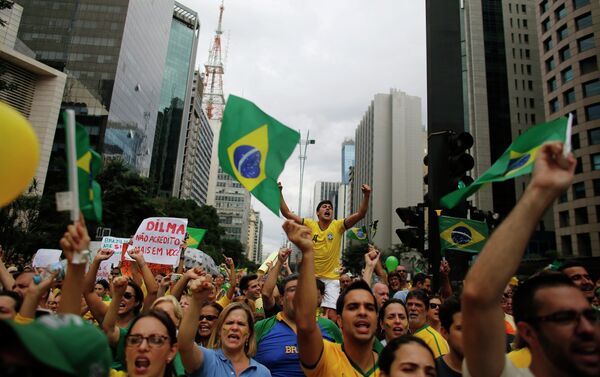 Manifestantes en la Avenida Paulista de Sao Paulo - Sputnik Mundo