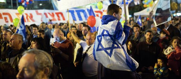 Israelis attend a right-wing rally in Tel Aviv's Rabin Square March 15, 2015 - Sputnik Mundo