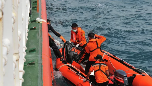 Socorristas indonesios - Sputnik Mundo